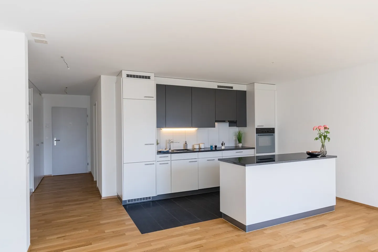 GEMÜTLICHES WOHNEN IM ERDEGSCHOSS - Foto 2 von 9