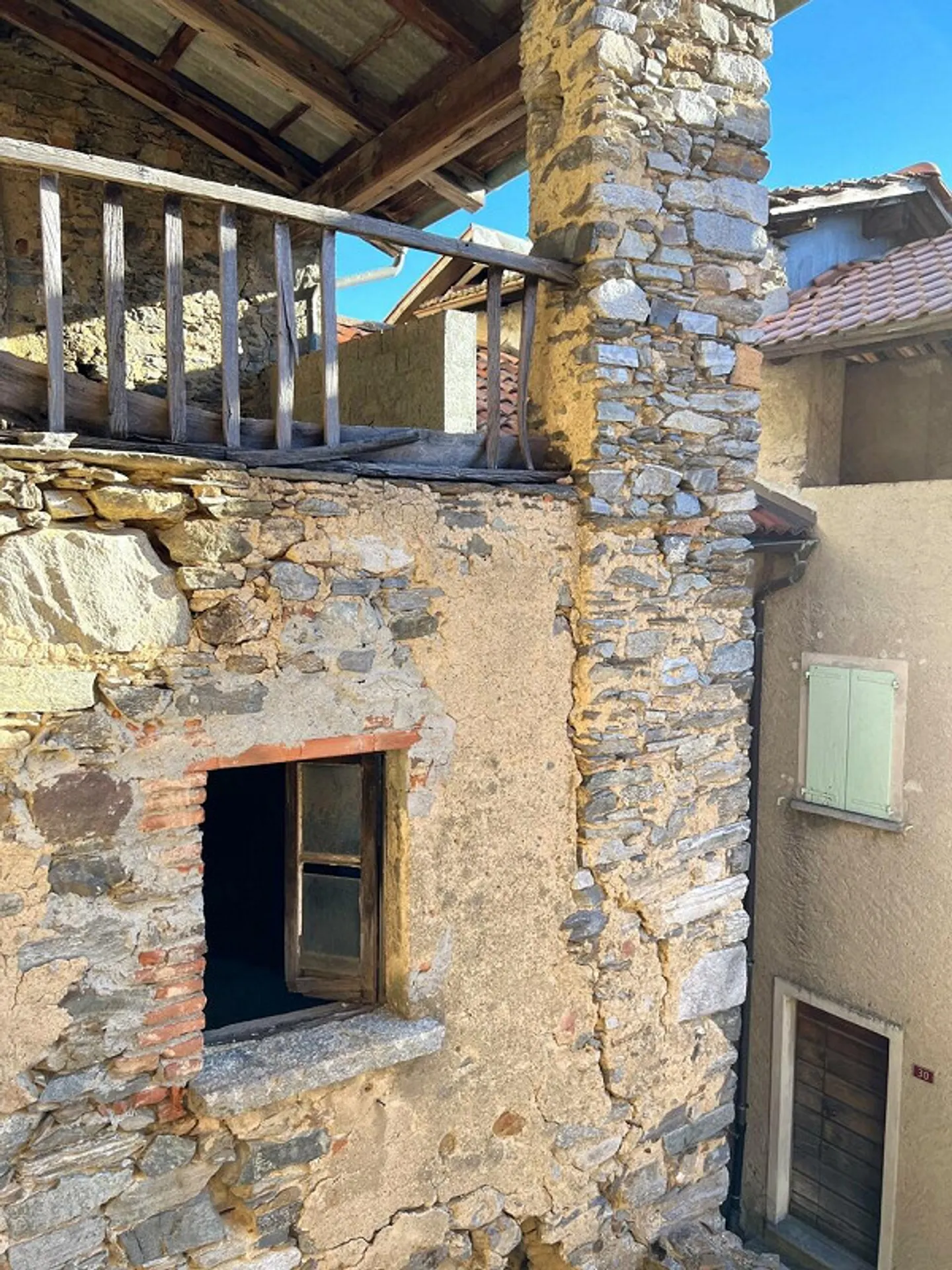 BRENO - Ticinese House in the core (to be renovated) - Photo 6 of 12