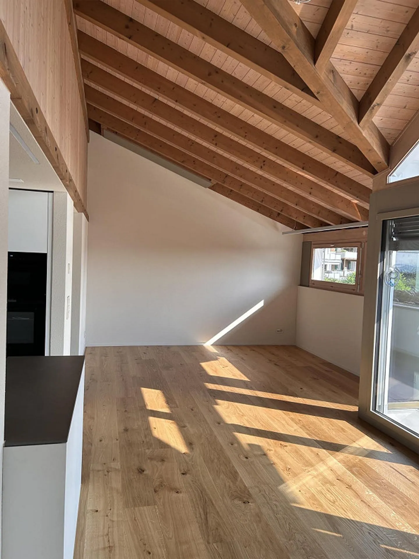 Appartement penthouse exclusif près du village dans une zone verte - Photo 4 sur 27