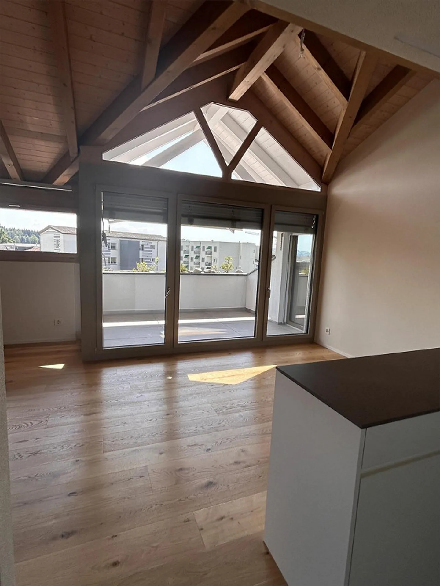 Appartement penthouse exclusif près du village dans une zone verte - Photo 6 sur 27