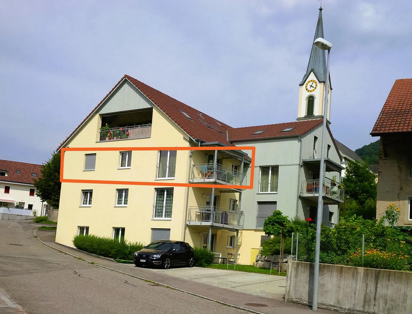 I like it here. In the middle of the village! - Photo 1 of 7