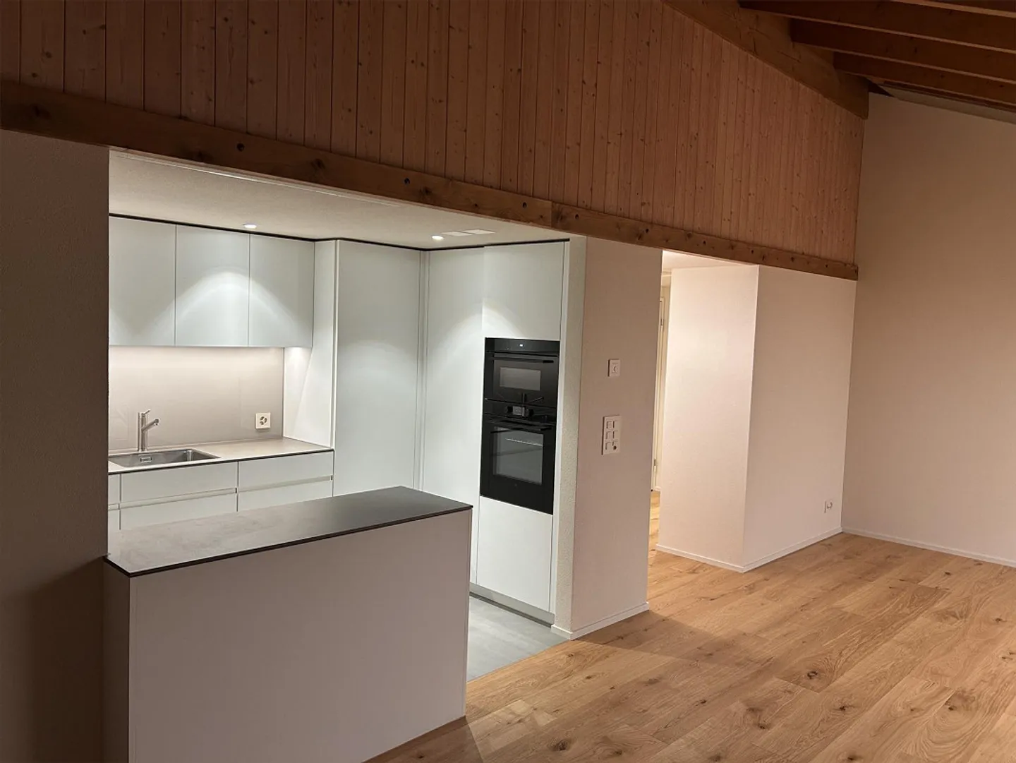 Appartement penthouse exclusif près du village dans une zone verte - Photo 8 sur 27