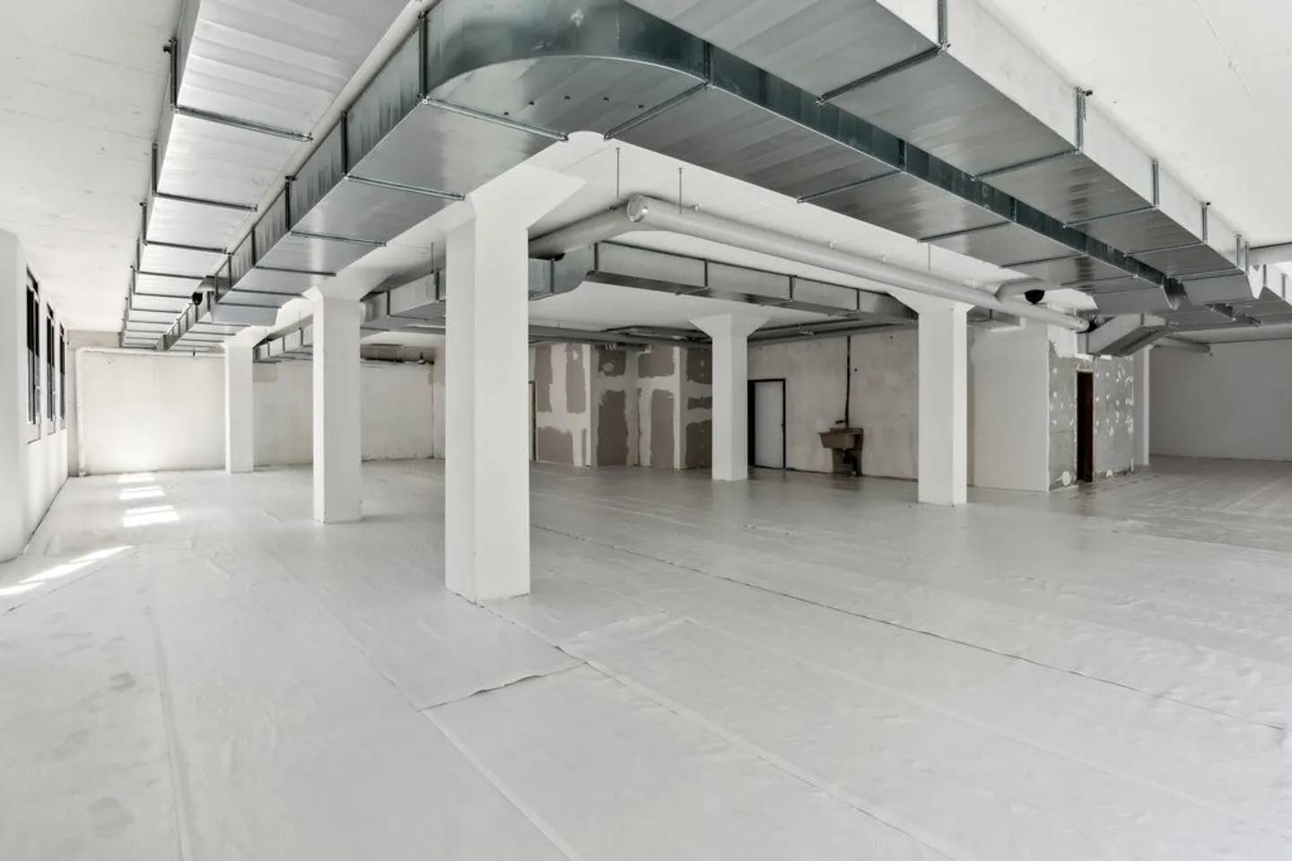 Office space for rent - Photo 2 of 3