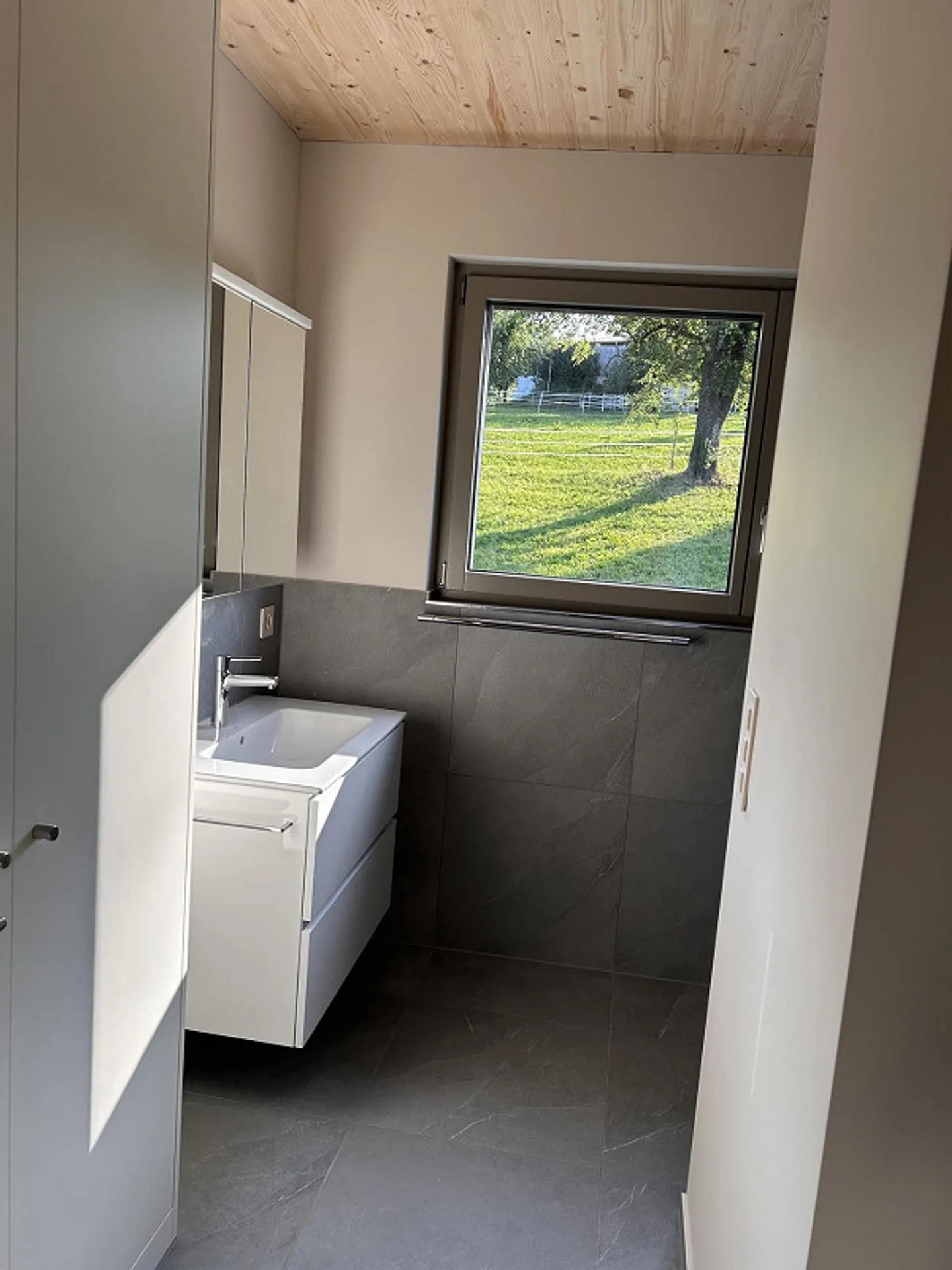 Appartement penthouse exclusif près du village dans une zone verte - Photo 18 sur 27