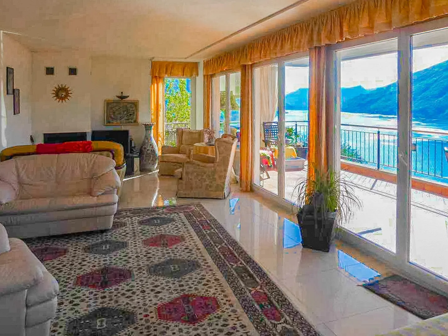 Villa in casa a schiera con bella vista sul lago a Bissone - Foto 1 di 10