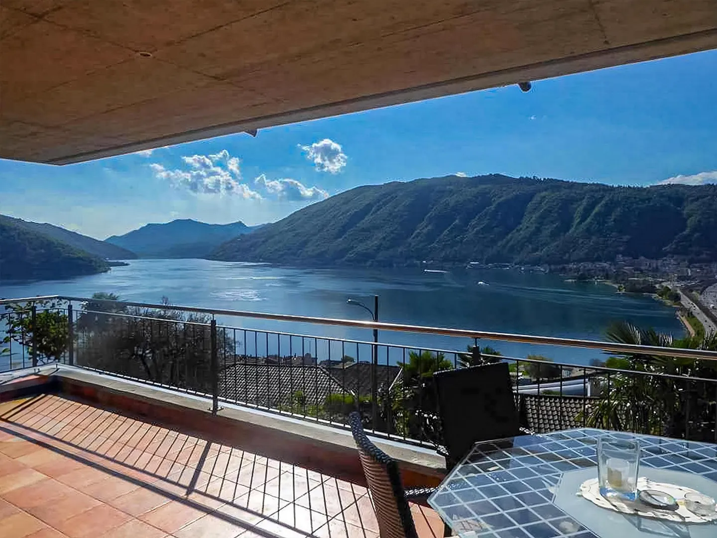Villa in casa a schiera con bella vista sul lago a Bissone - Foto 4 di 10
