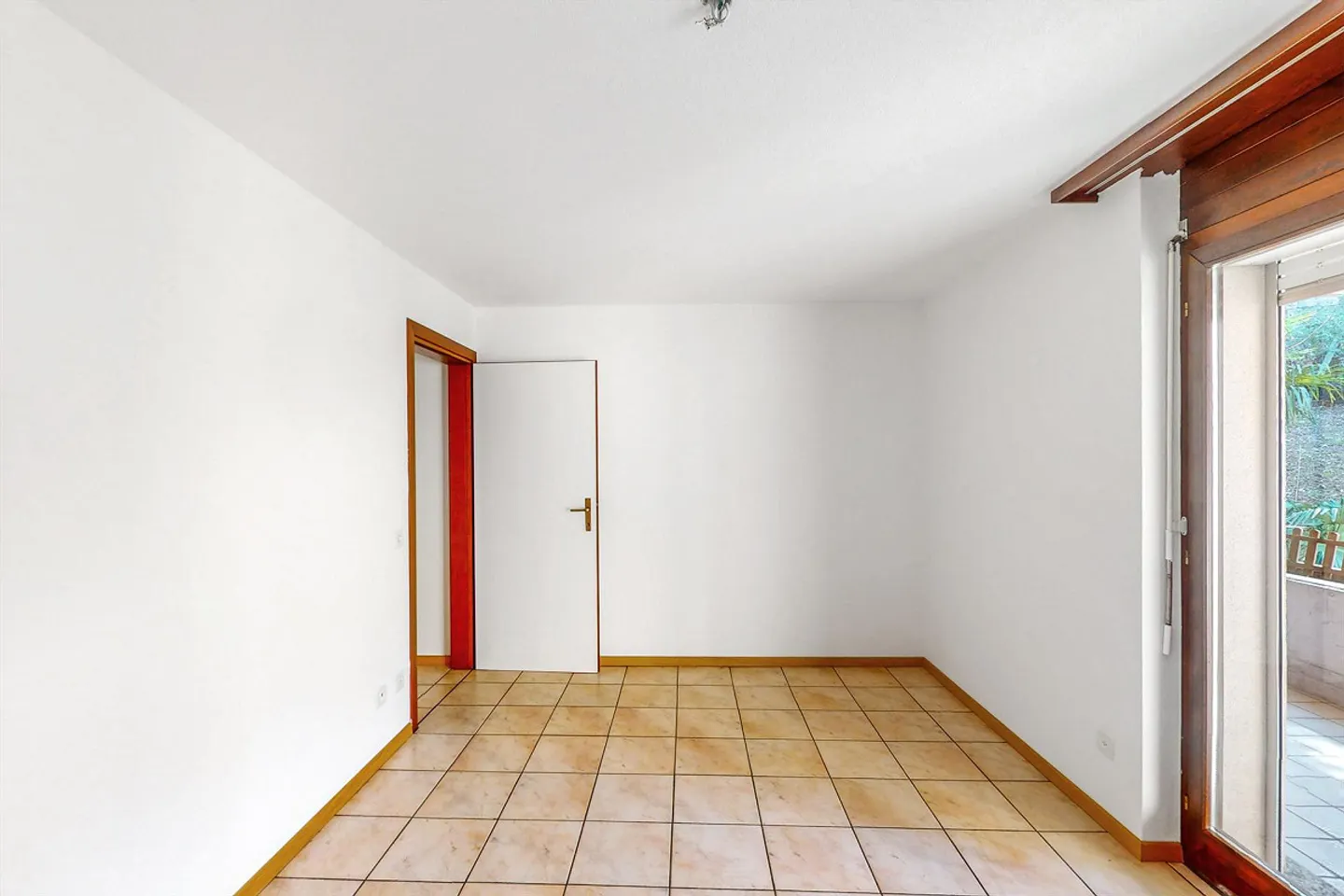 Appartamento spazioso con parcheggio gratuito - Foto 4 di 7