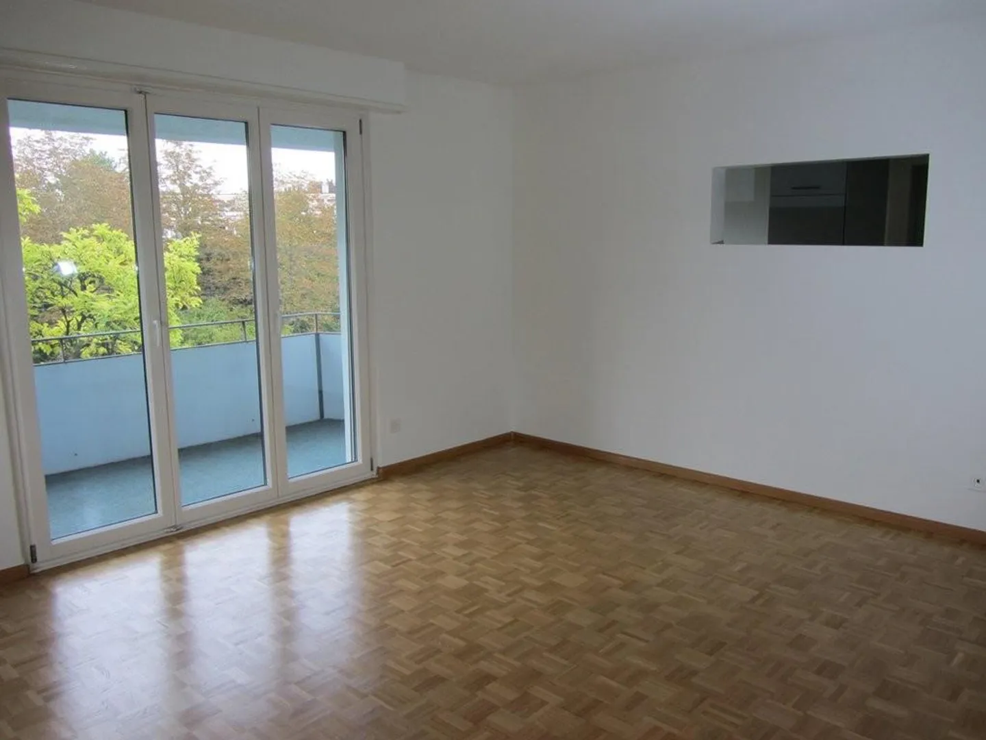 Appartamento attraente con 3 stanze e ampio balcone - Foto 2 di 10