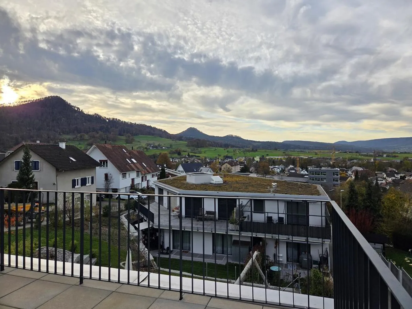 Modern apartment with breathtaking view - Photo 2 of 7