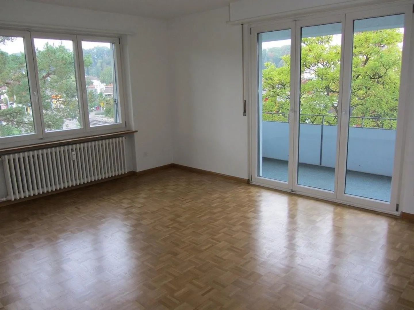 Appartamento attraente con 3 stanze e ampio balcone - Foto 3 di 10
