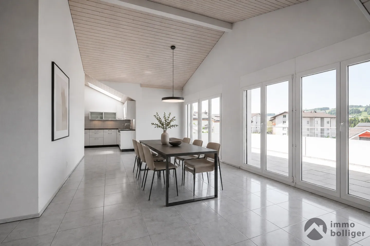 Luxurious Penthouse with Terraces - Photo 3 of 12