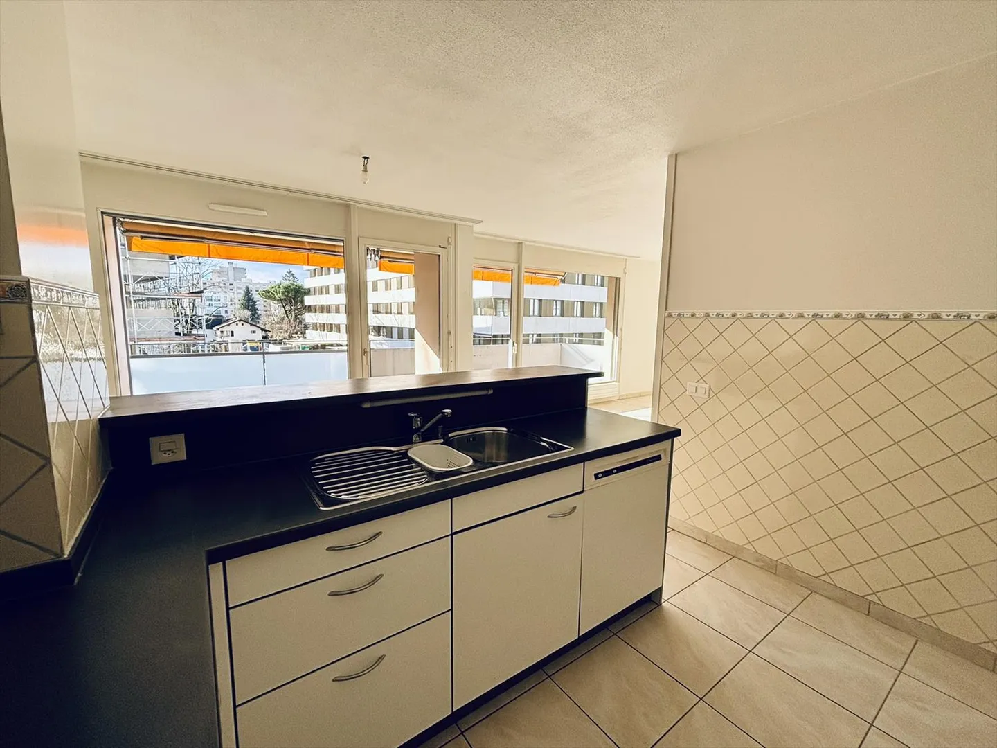 Beautiful CASATAX 4-room apartment in Lancy - Photo 6 of 11