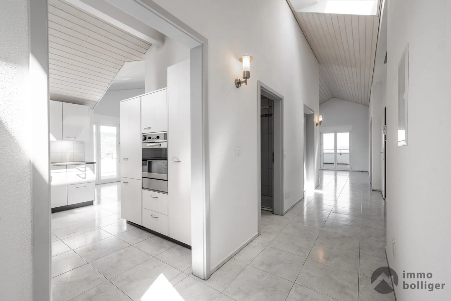 Luxurious Penthouse with Terraces - Photo 7 of 12