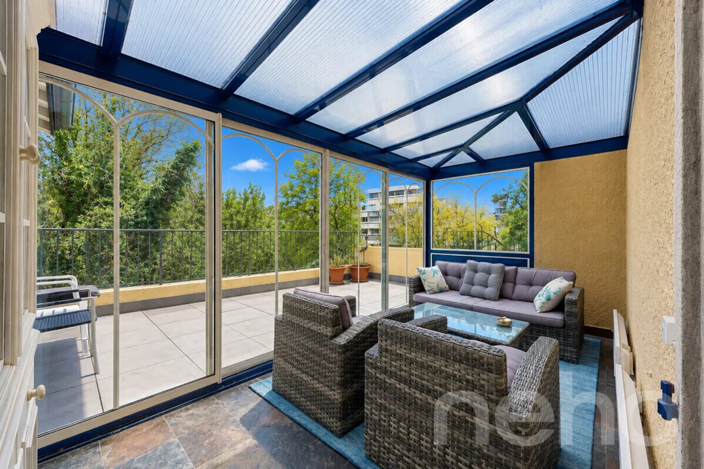 Appartement 5 pièces sur trois niveaux avec 150 m² à aménager, sous-sol aménagé - Photo 1 sur 12