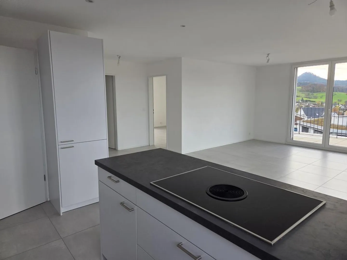 Modern apartment with breathtaking view - Photo 3 of 7