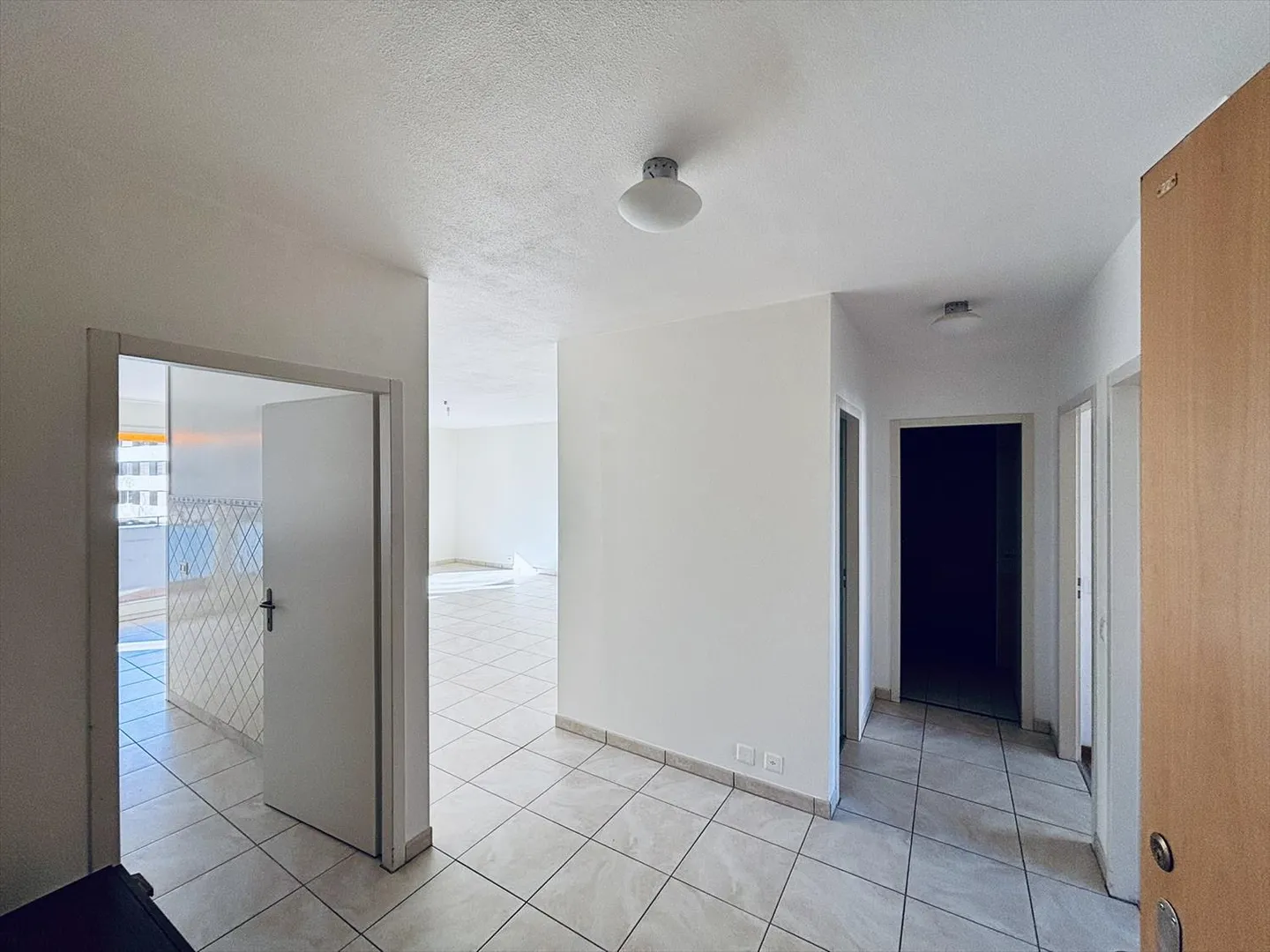 Beautiful CASATAX 4-room apartment in Lancy - Photo 7 of 11