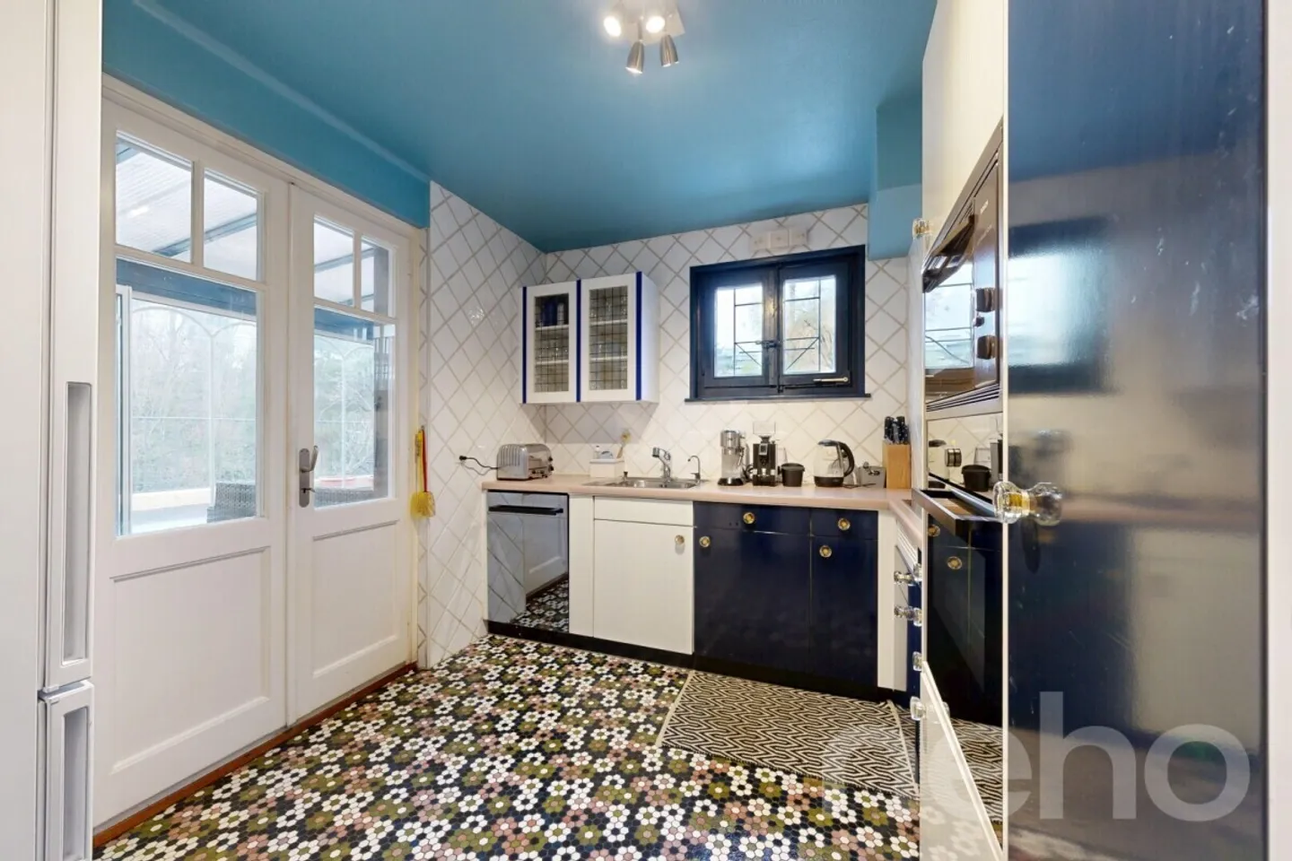 Appartement 5 pièces sur trois niveaux avec 150 m² à aménager, sous-sol aménagé - Photo 4 sur 12