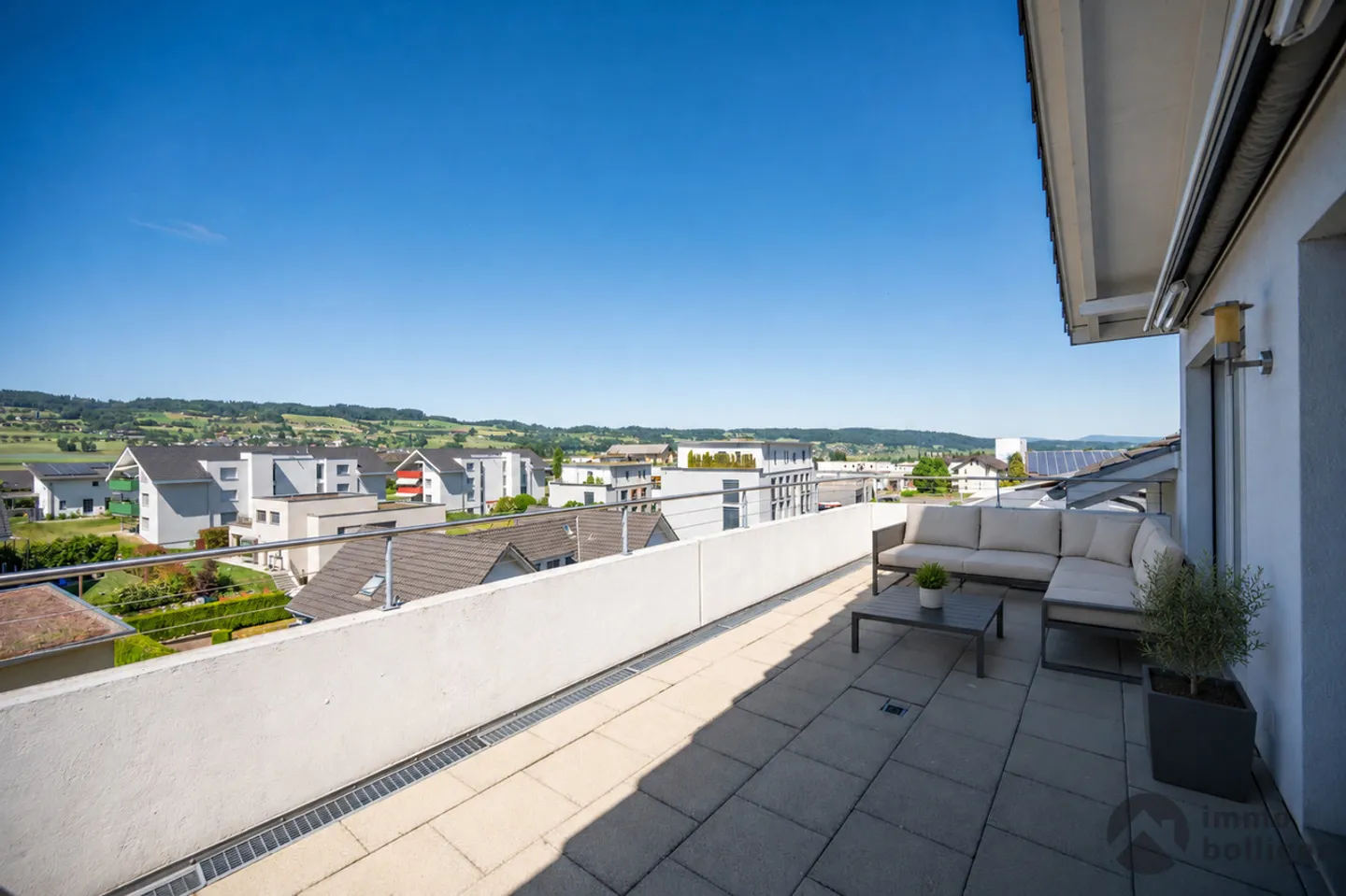 Luxurious Penthouse with Terraces - Photo 9 of 12