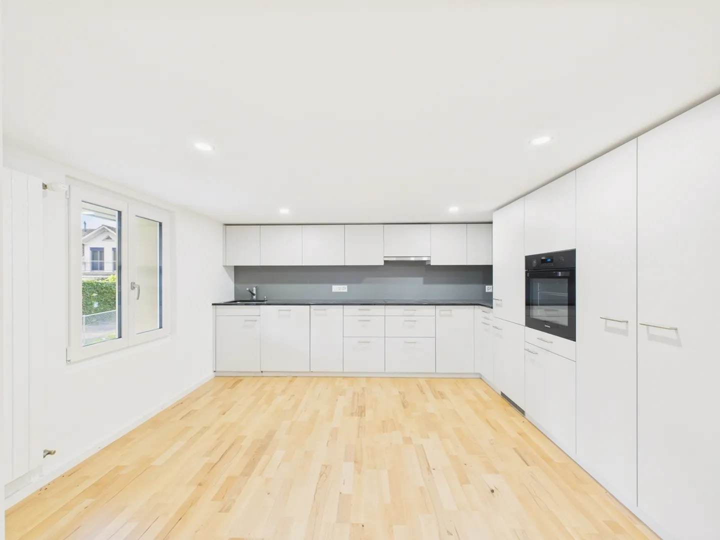 Modern Multi-Generational House with Three Separate Apartments - Photo 6 of 13