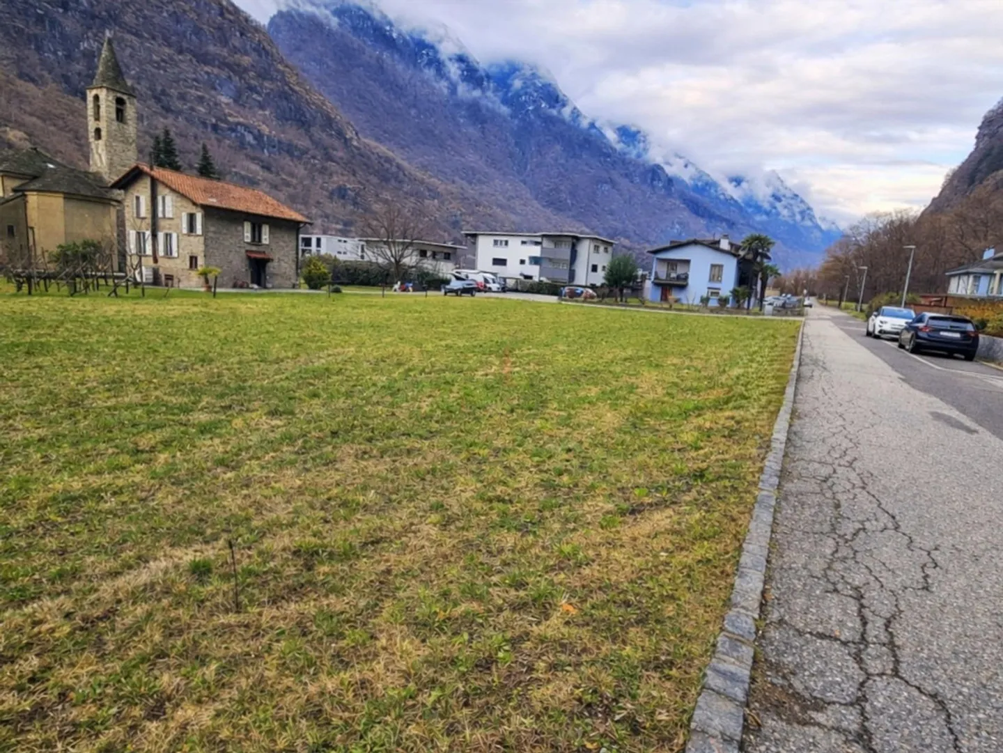 FLAT BUILDABLE LOT WITH GREAT POTENTIAL - Photo 2 of 7