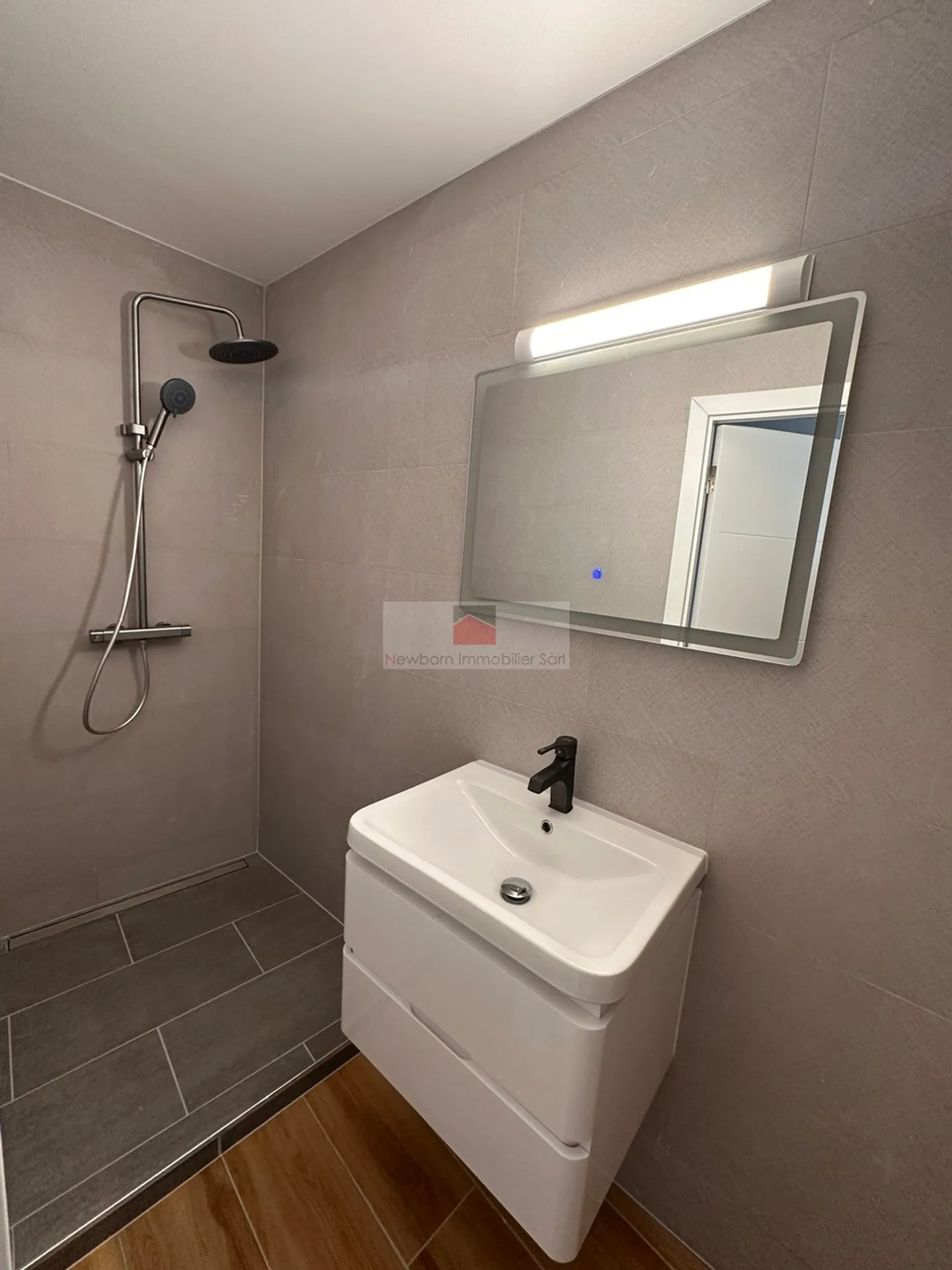 Studio moderne au bord du Lac - Photo 3 sur 4