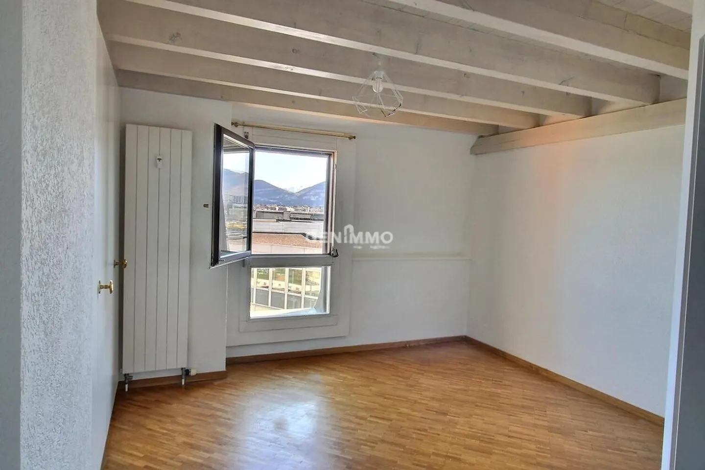 Top Floor in a Historic Building "Saint-Jean" - Photo 7 of 13