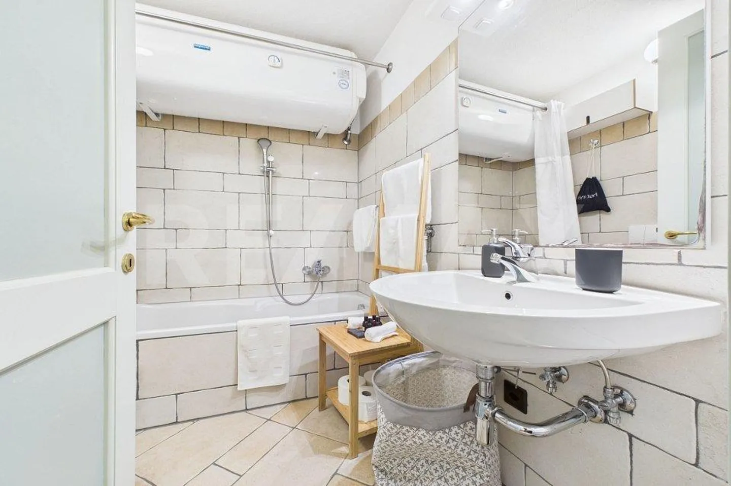 Charming 2½ room apartment with stunning lake view in... - Photo 11 of 13