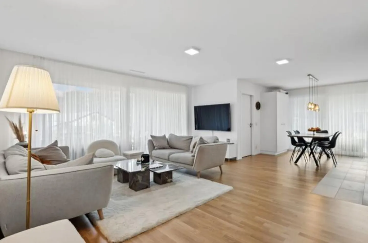 Wunderschöne moderne Wohnung mit 3,5 Zimmern (84 m2) in Fribourg - Foto 1 von 11