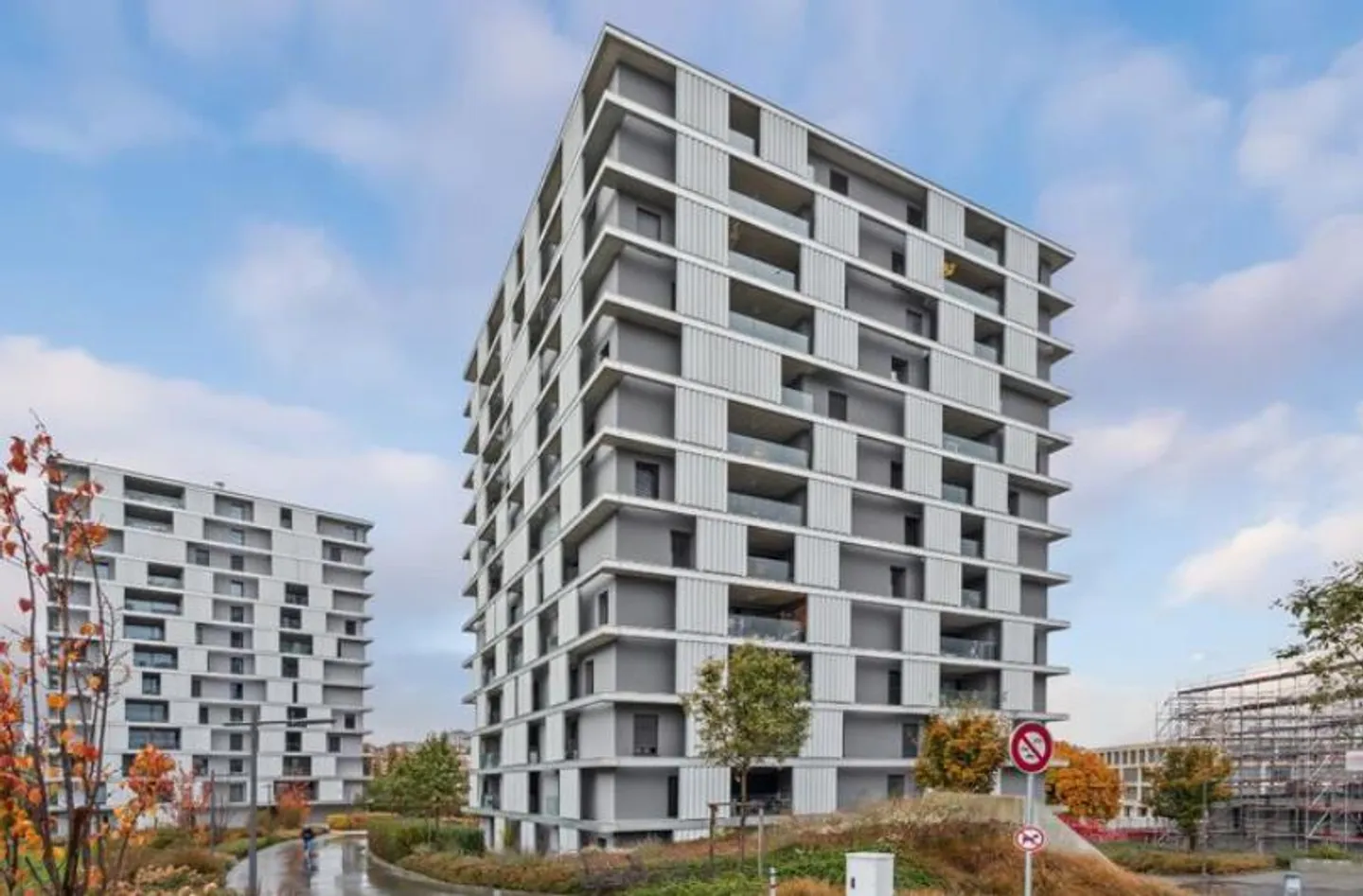 Wunderschöne moderne Wohnung mit 3,5 Zimmern (84 m2) in Fribourg - Foto 2 von 11