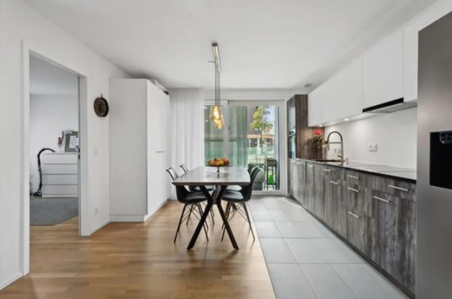 Wunderschöne moderne Wohnung mit 3,5 Zimmern (84 m2) in Fribourg - Foto 8 von 11