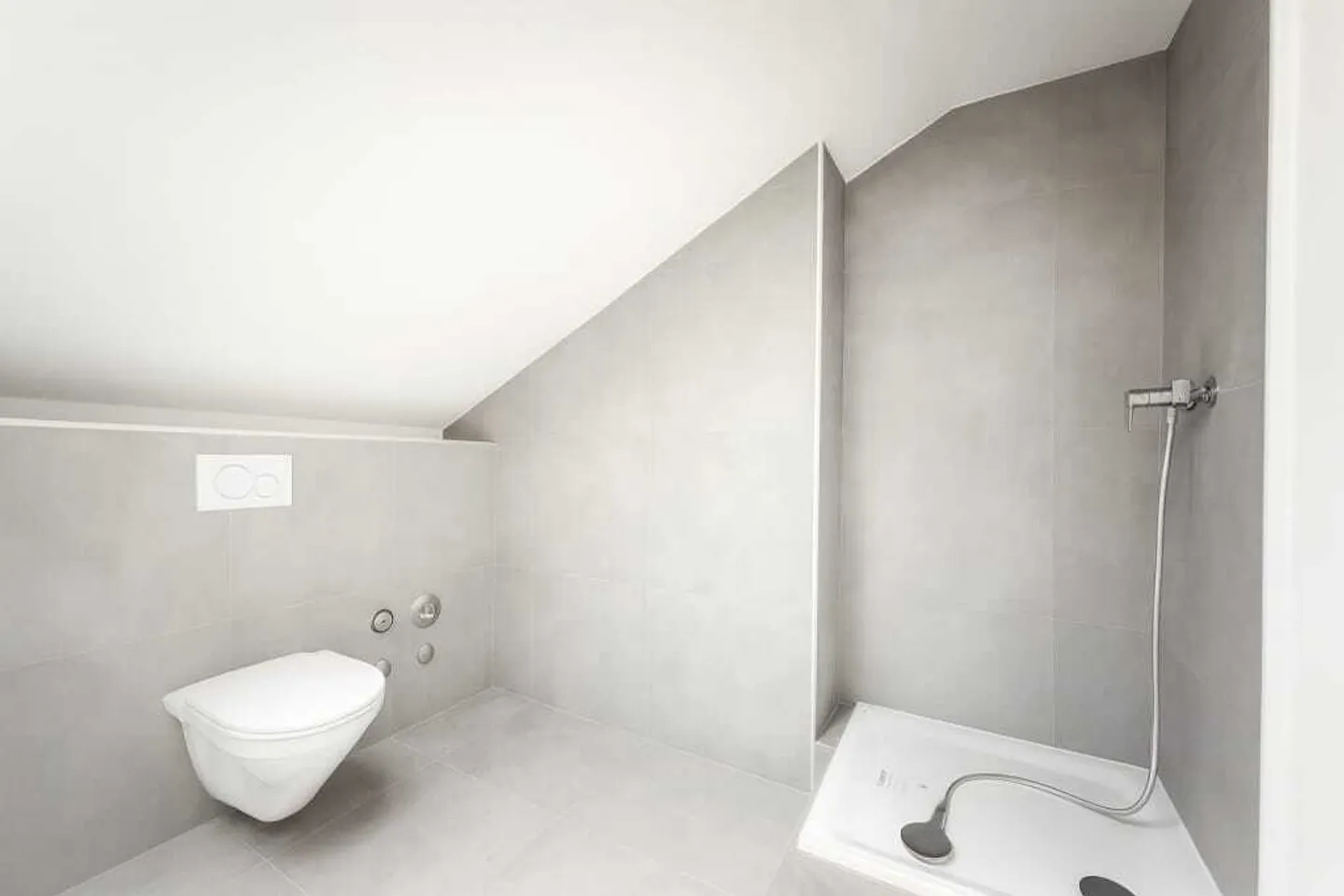 Freshly renovated 1.5-room attic apartment with style in Grenchen - Photo 5 of 5