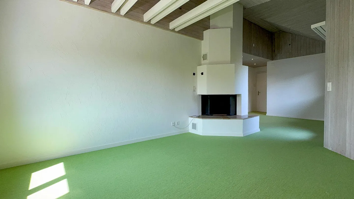 Appartement sous les combles 3½ pièces avec espace commercial dans un emplacement prisé (droit de construction) - Photo 2 sur 16