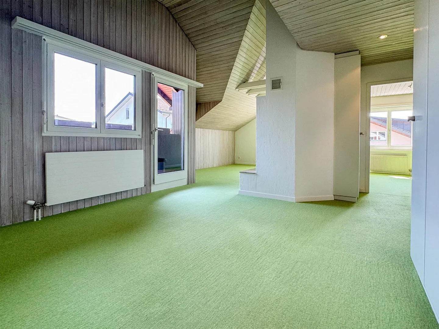 Appartement sous les combles 3½ pièces avec espace commercial dans un emplacement prisé (droit de construction) - Photo 3 sur 16