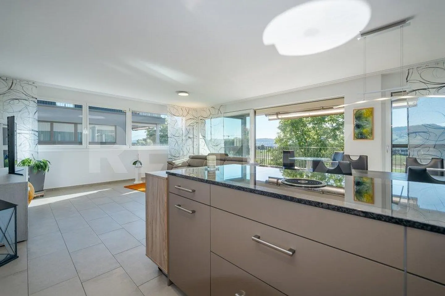 Qualité de vie au bord du lac : appartement moderne et confortable de 3½ pièces - Photo 6 sur 13