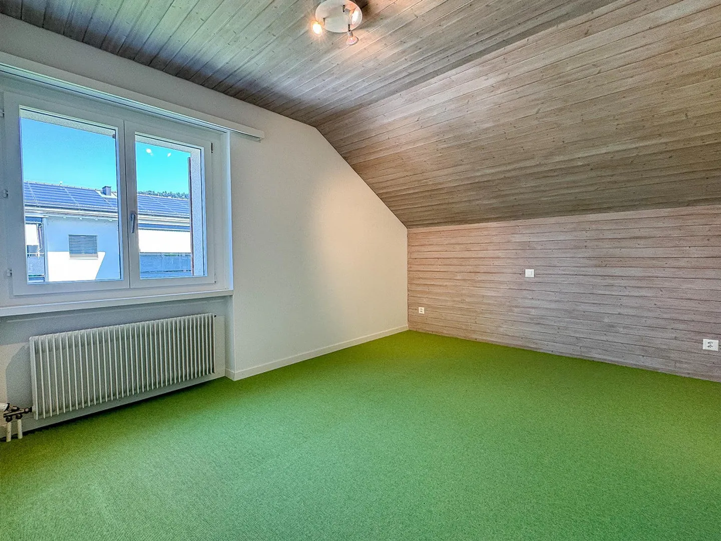Appartement sous les combles 3½ pièces avec espace commercial dans un emplacement prisé (droit de construction) - Photo 6 sur 16