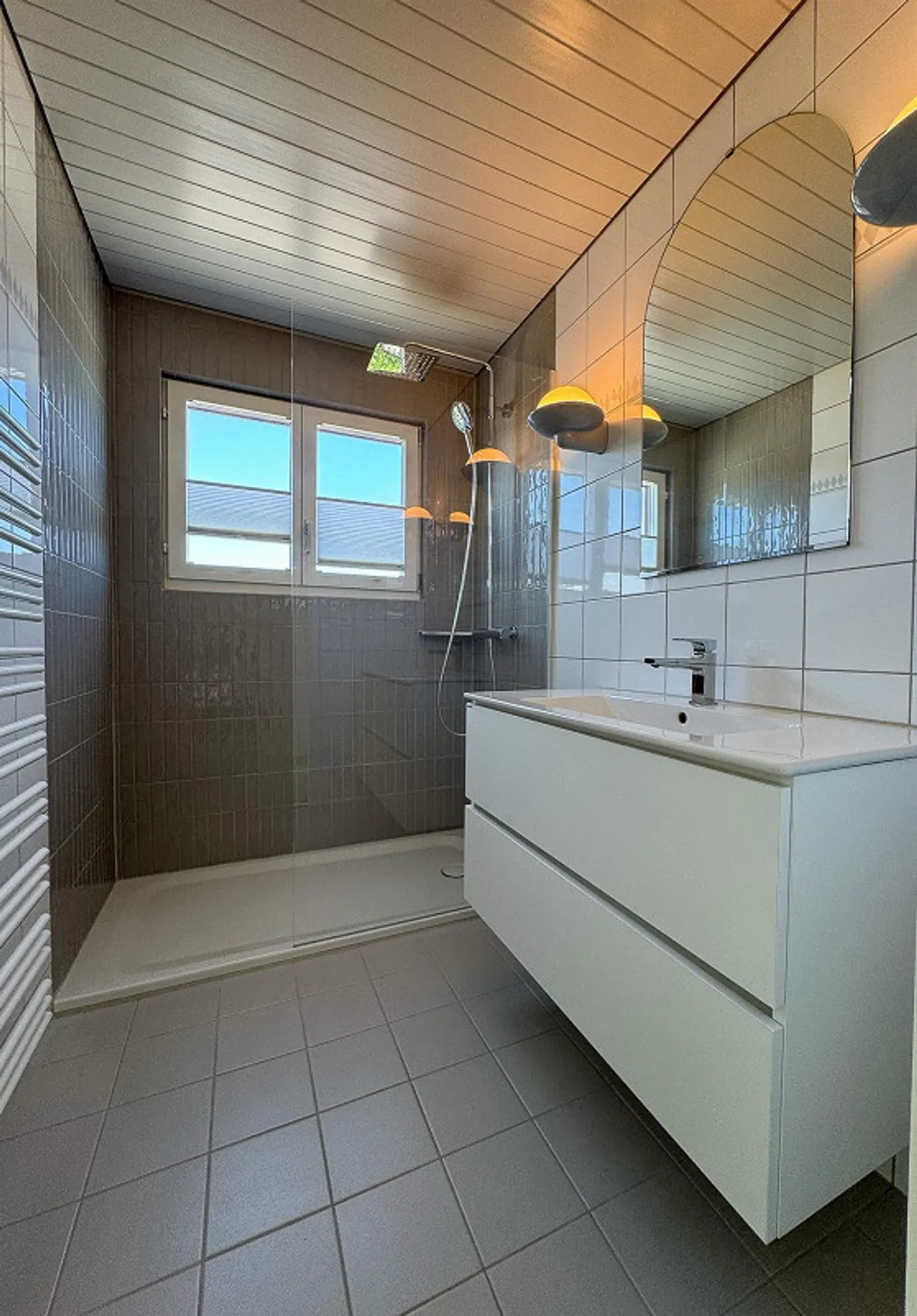 Appartement sous les combles 3½ pièces avec espace commercial dans un emplacement prisé (droit de construction) - Photo 8 sur 16