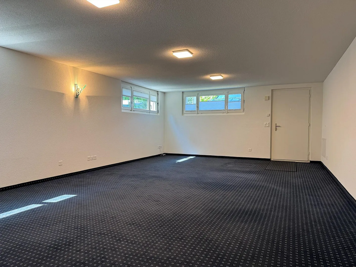 Appartement sous les combles 3½ pièces avec espace commercial dans un emplacement prisé (droit de construction) - Photo 11 sur 16