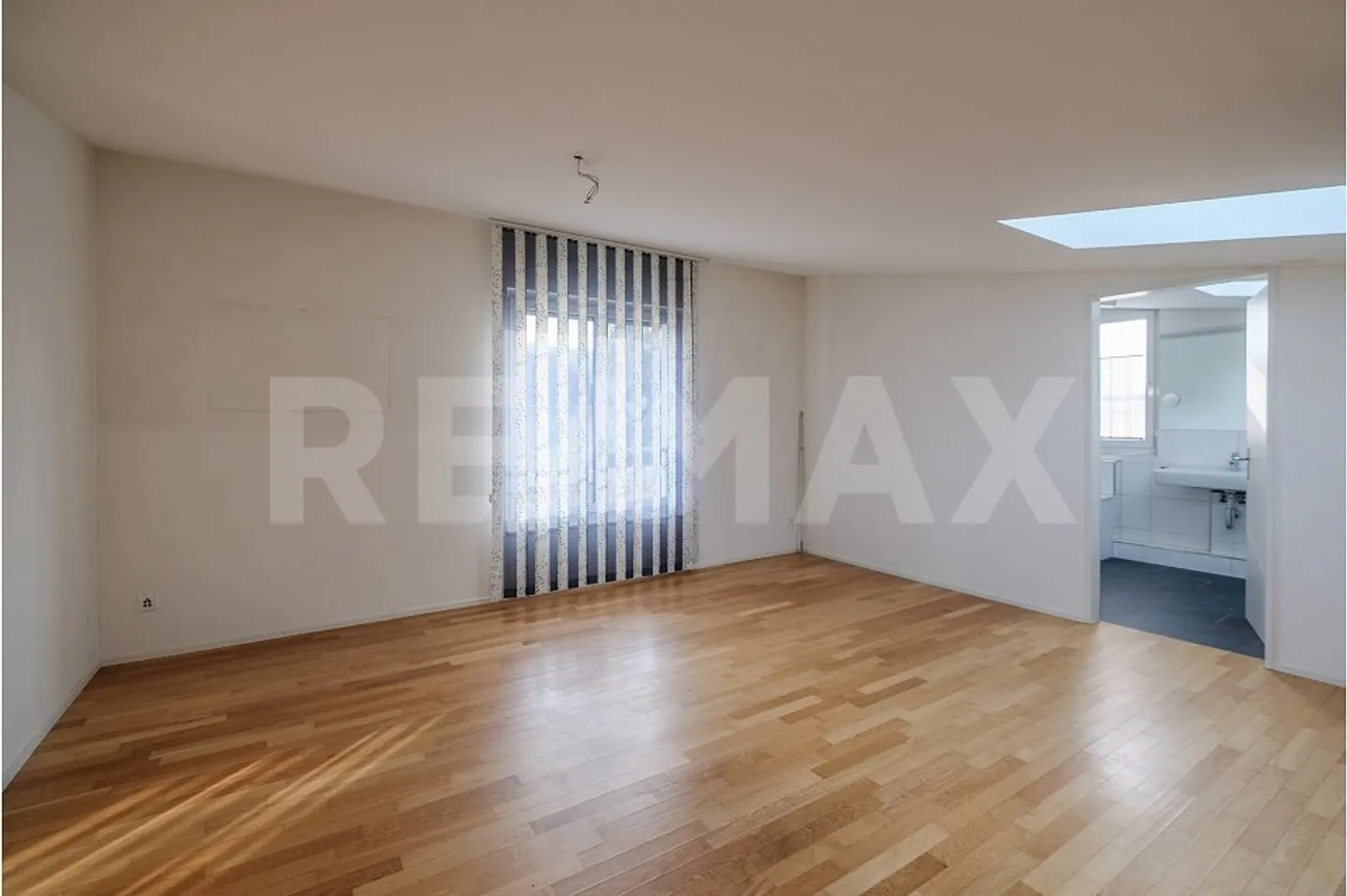 Appartement en duplex unique et exceptionnel de 4,5 pièces dans un ancien bâtiment d'imprimerie - Photo 11 sur 13