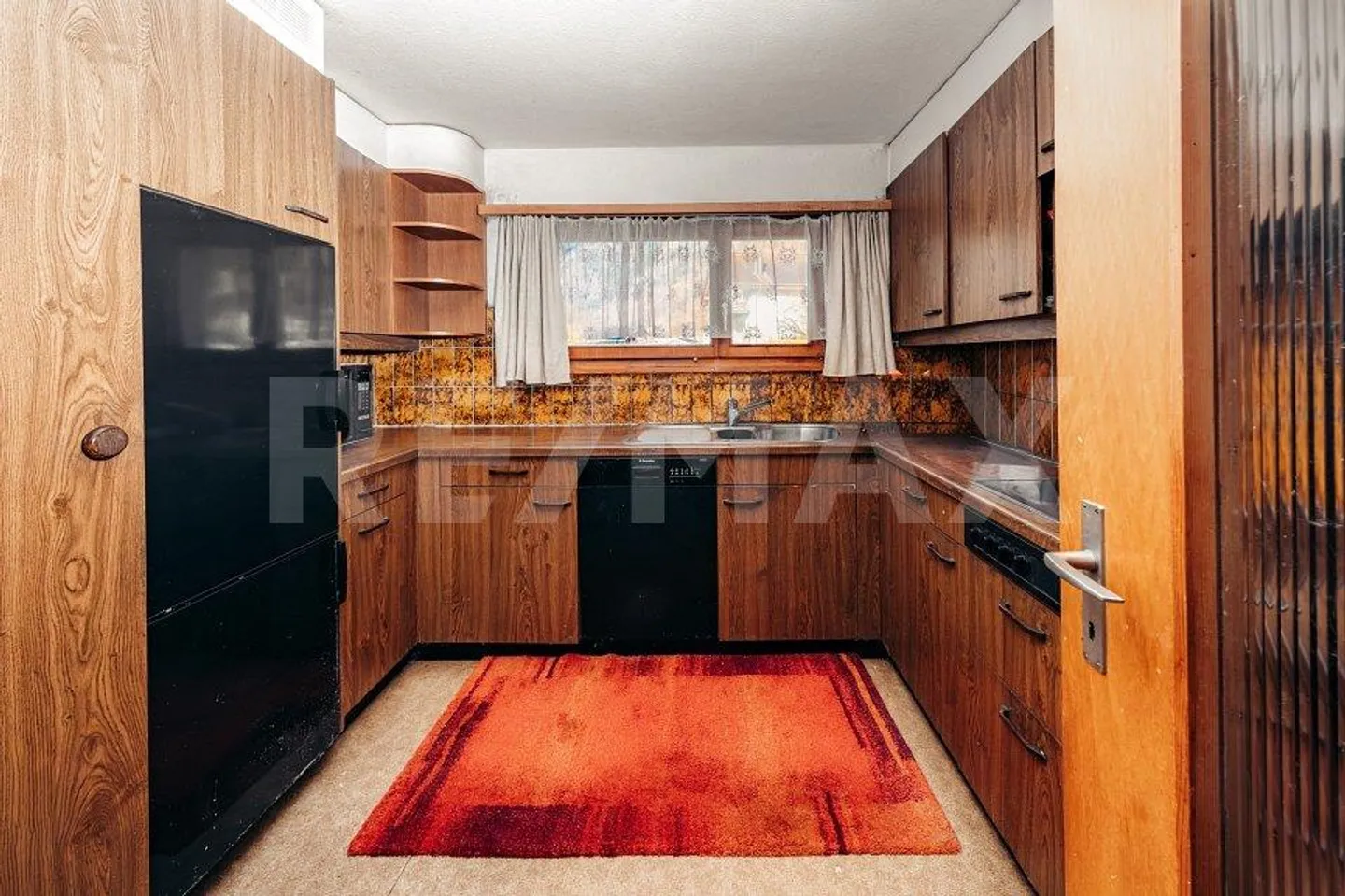 Charming Renovation Project - Photo 9 of 13