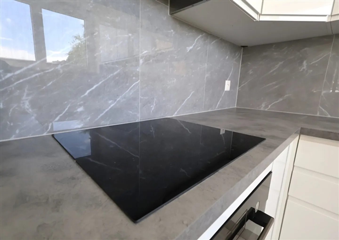 Appartement lumineux 3,5 pièces à Chiasso RÉNOVÉE Quartier calme - Photo 3 sur 12