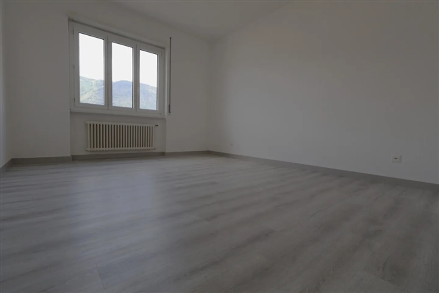 Appartement lumineux 3,5 pièces à Chiasso RÉNOVÉE Quartier calme - Photo 5 sur 12