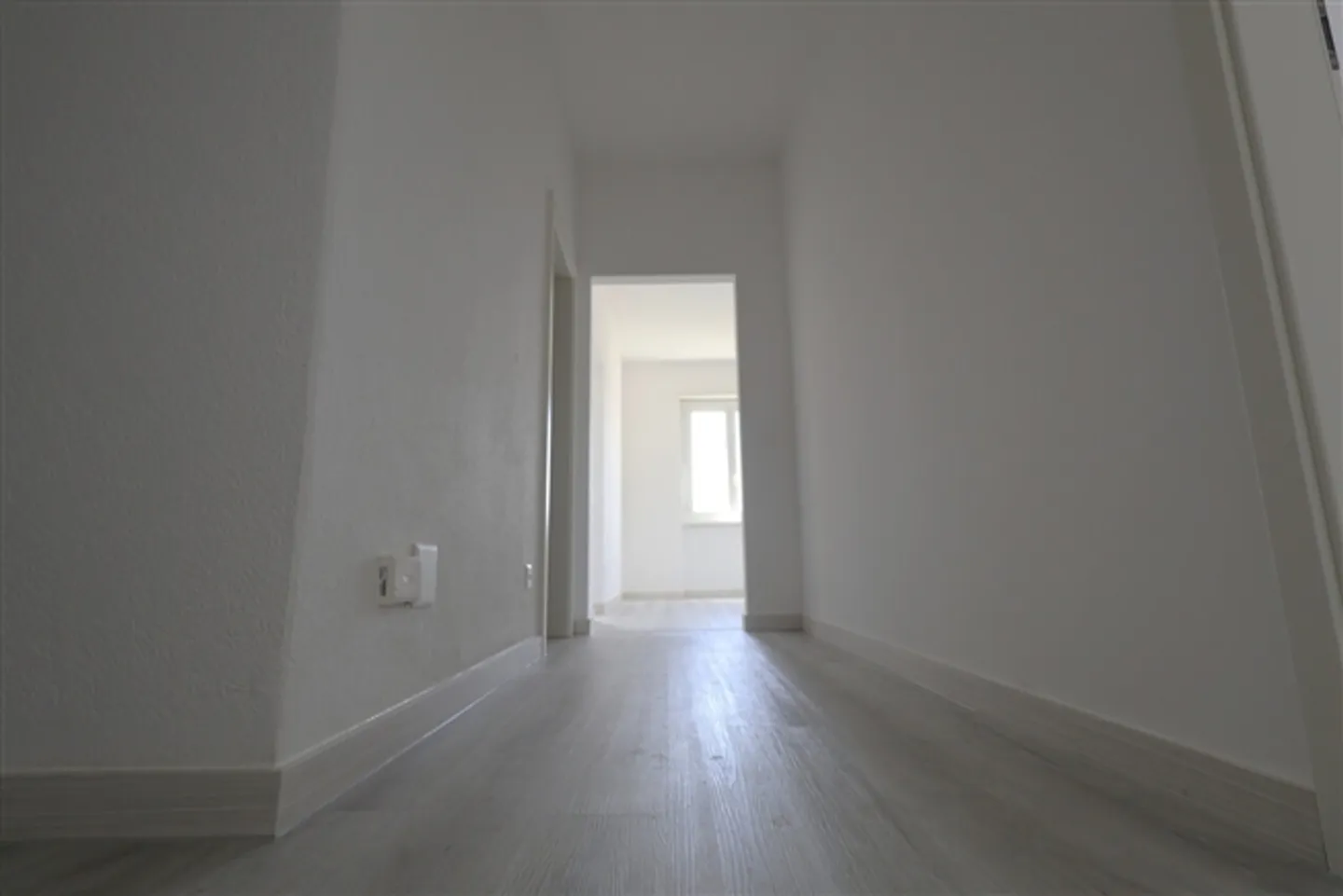 Appartement lumineux 3,5 pièces à Chiasso RÉNOVÉE Quartier calme - Photo 8 sur 12