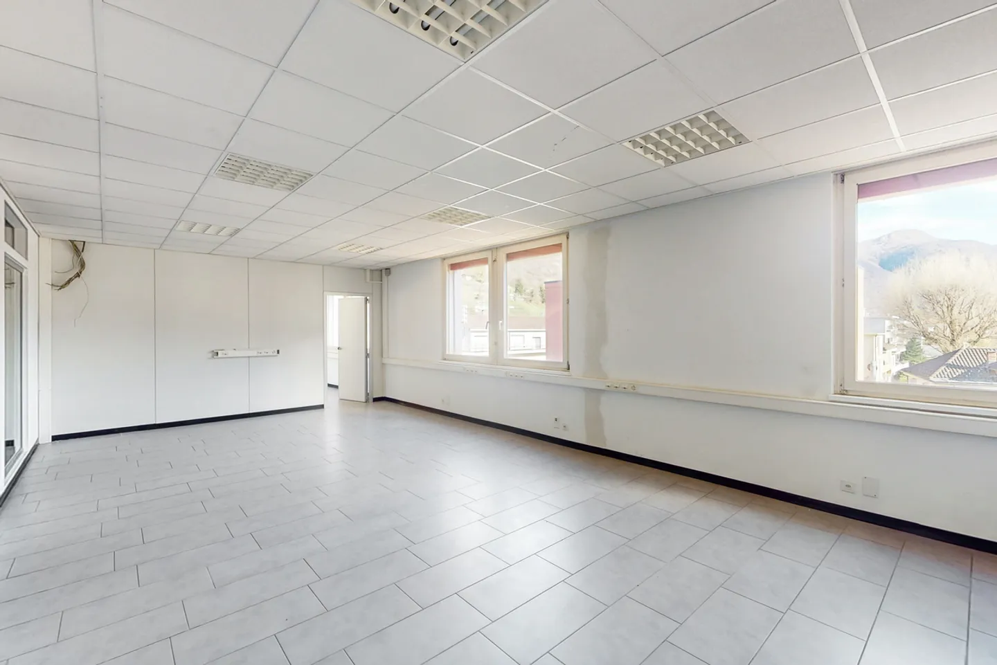 Spazio Commerciale Moderno a Rivera - Foto 2 di 9