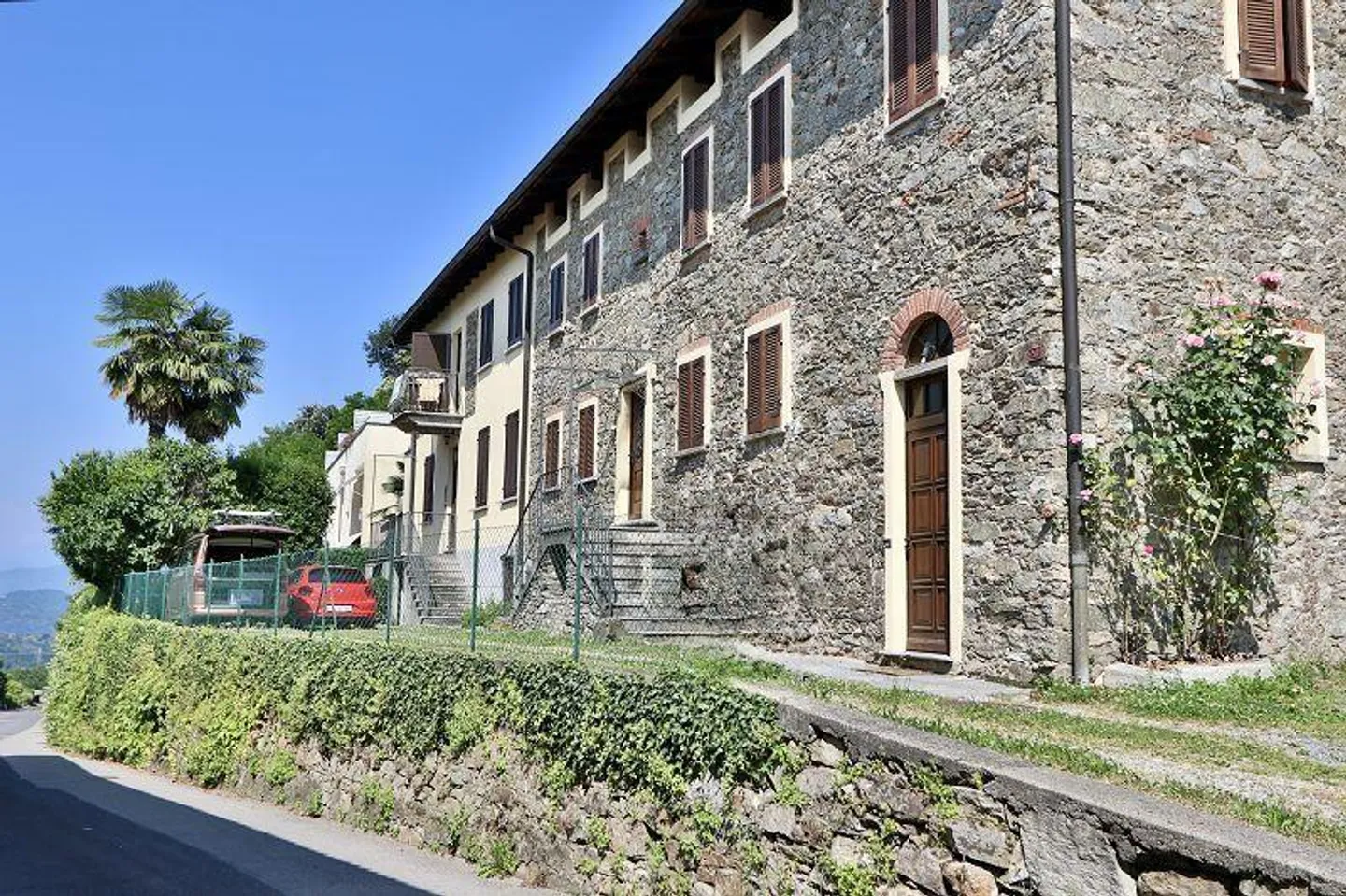 4 1/2-Room Maisonette Apartment with Private Garden in a Very Quiet Location - Photo 1 of 44