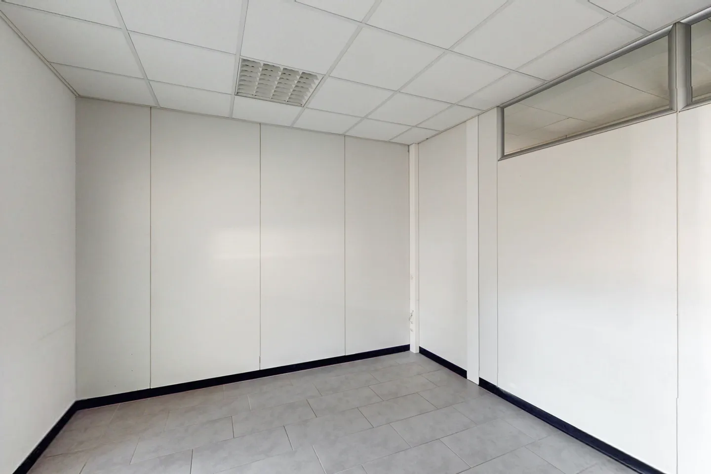 Spazio Commerciale Moderno a Rivera - Foto 6 di 9