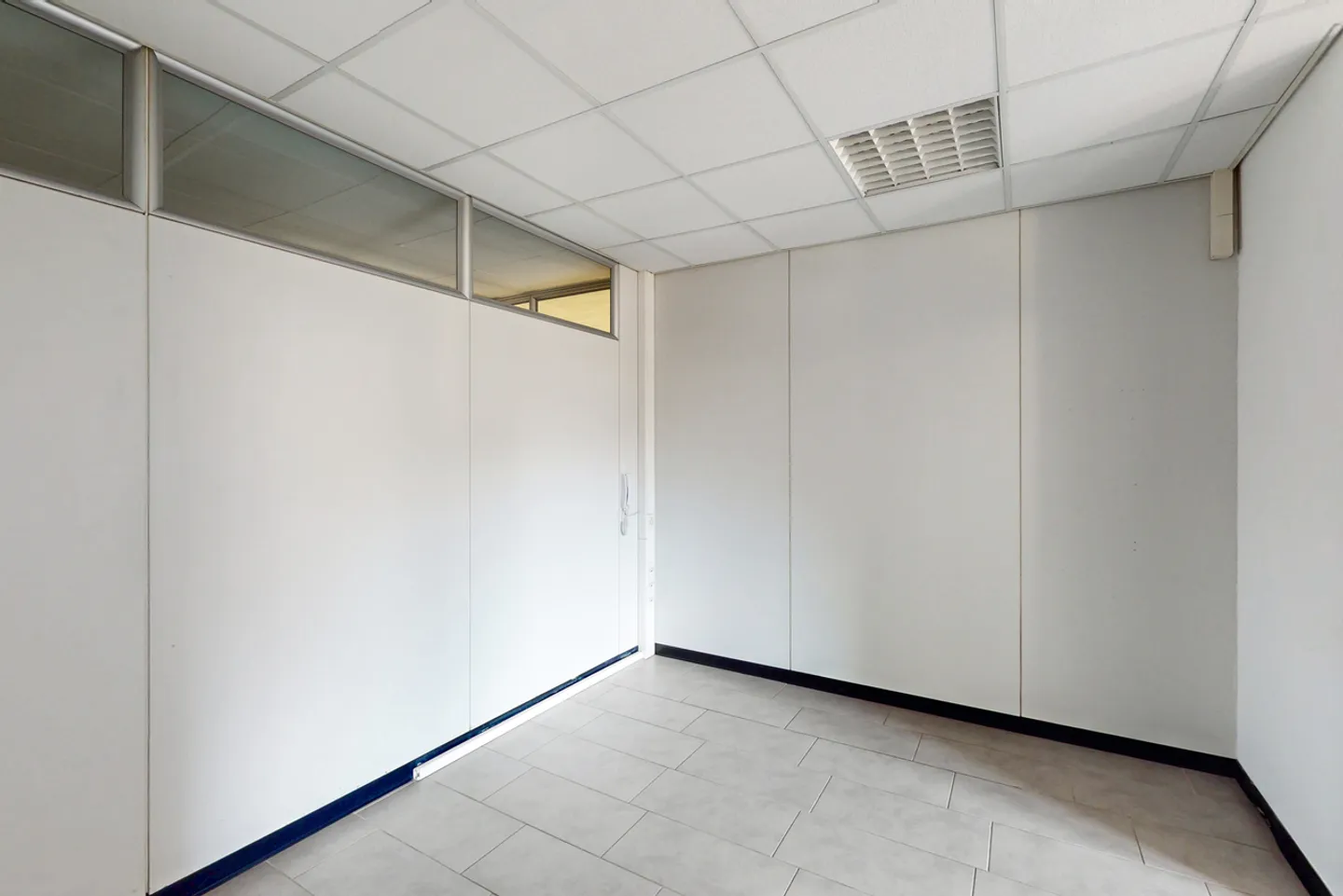 Spazio Commerciale Moderno a Rivera - Foto 7 di 9