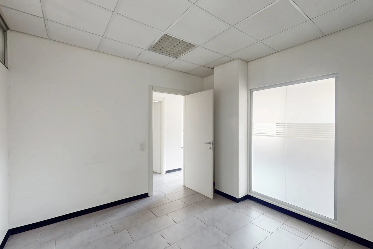 Spazio Commerciale Moderno a Rivera - Foto 8 di 9