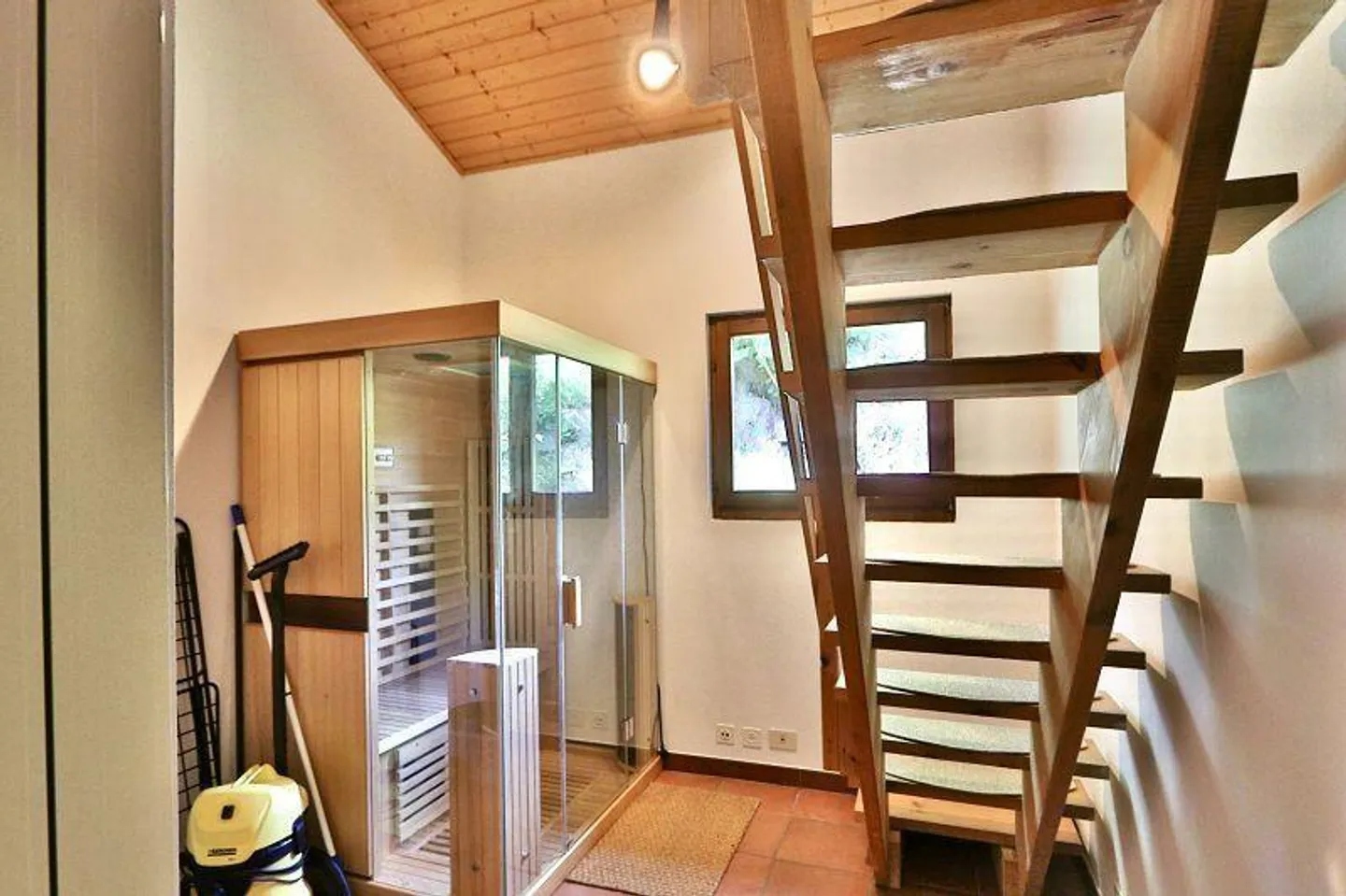 4 1/2-Room Maisonette Apartment with Private Garden in a Very Quiet Location - Photo 18 of 44