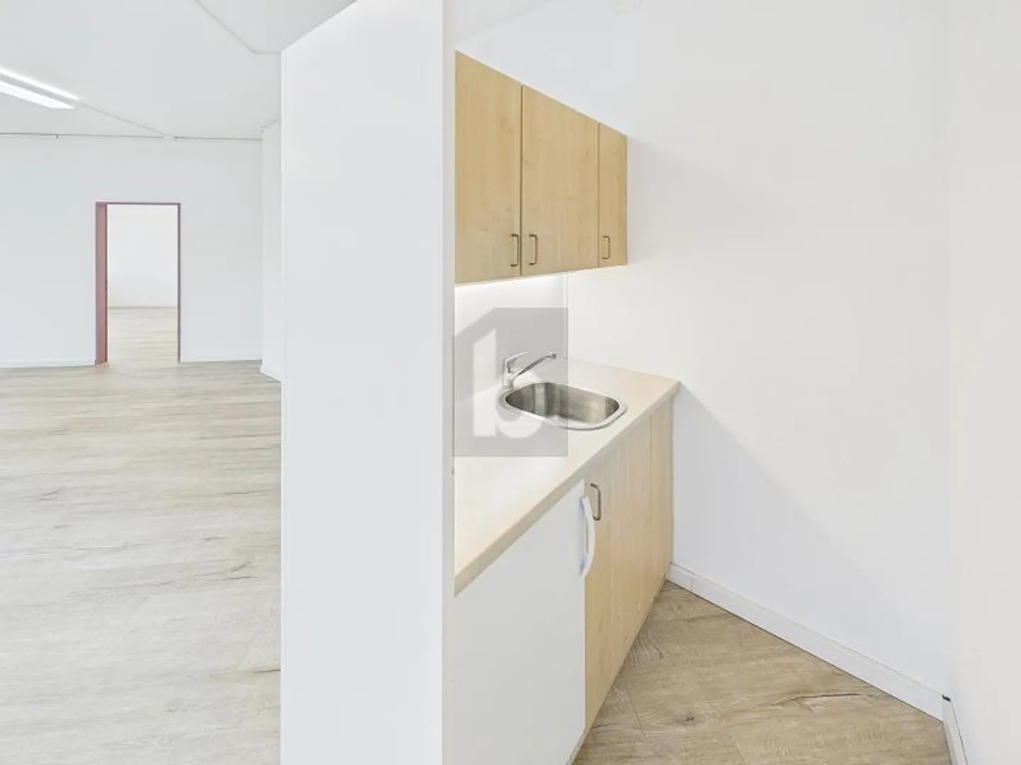 BRIGHT AND WELL ACCESSIBLE - Photo 4 of 6