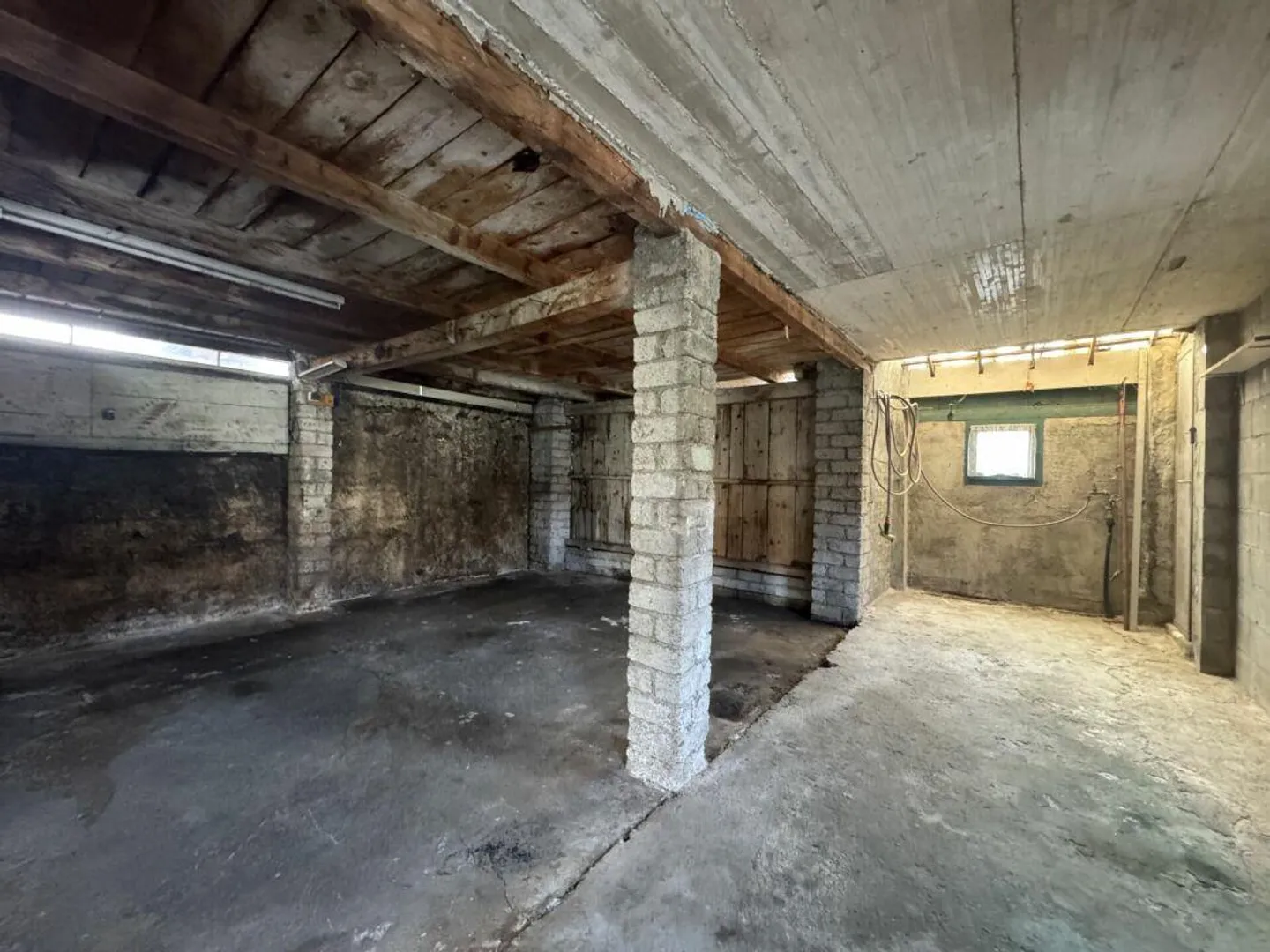 Magazzino con Garage e Giardino - Foto 5 di 7